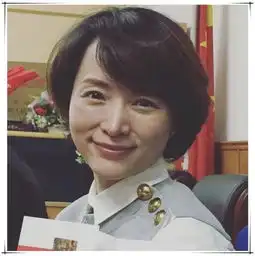 清水出芙蓉被董卿素颜惊到了质朴明媚,45岁女人最美的样子