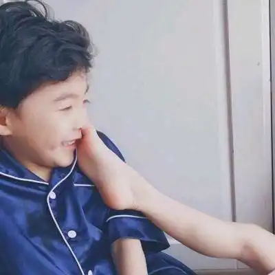 情侣头像可爱小孩一对两张真人萌娃情侣头像一男一女