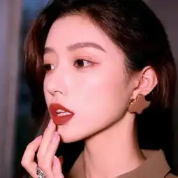 酷酷的女精致女生长发头像