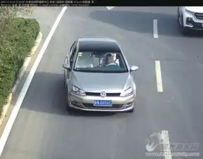 边开边睡的女司机竟是无证驾驶