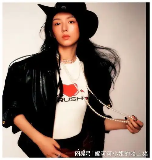 周也化身西部女郎,气场全开,野性张力十足