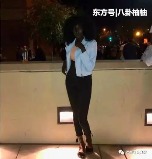 超黑女孩因皮肤特色被挖掘成模特,近看精致五官比身材更吸引人