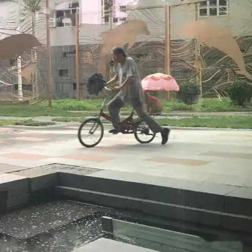 让男人们崩溃的那个女人找到了三个大汉集体发呆我笑疯了哈哈哈哈哈哈