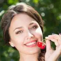 吃樱桃的女孩子头像图片微信头像图片大全