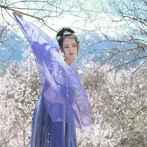 穿越我成了已婚农妇她在茅草房醒来,灶边还有个瘸夫在熬鸡汤
