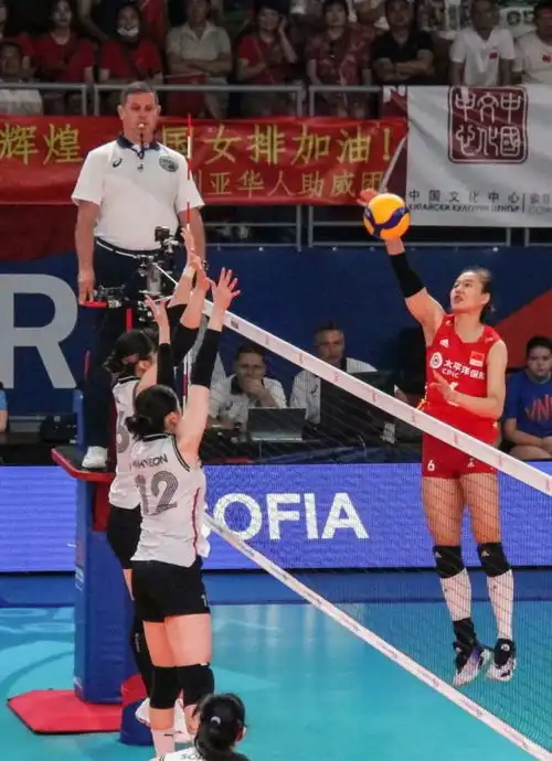 豪取三连胜中国女排,晋级