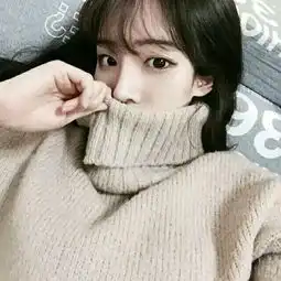 要类似这种图片,女生,拿围巾衣服捂脸,要多