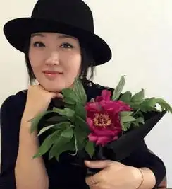 45岁杨钰莹近照曝光,减肥后如少女般年轻