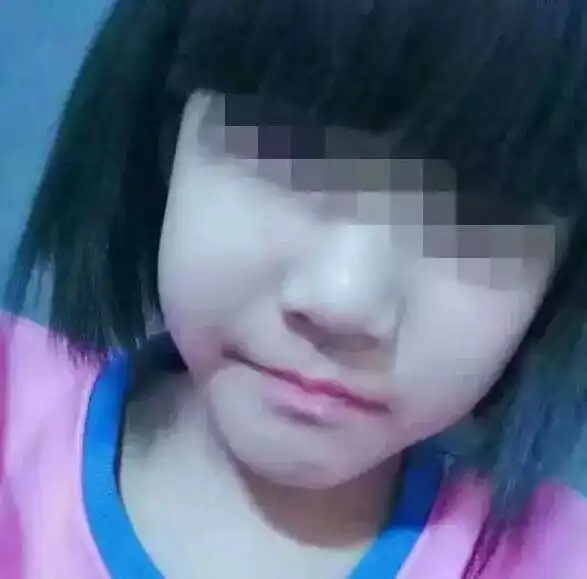 太残忍男子入室抢劫带走13岁女孩,当女孩被发现时...