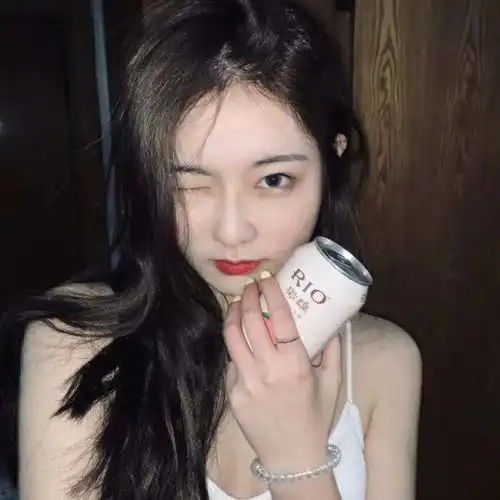 温柔女生头像外界的声音都是参考,你不开心就不要参考
