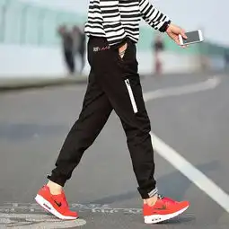 今年流行的男裤休闲裤,干净利落不粘腿,适合五六十男人
