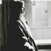 女生黑白简约图片微信头像图片大全