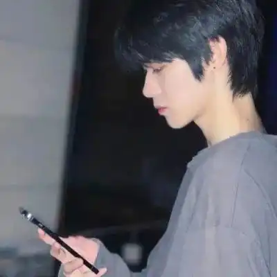 清冷小众男头