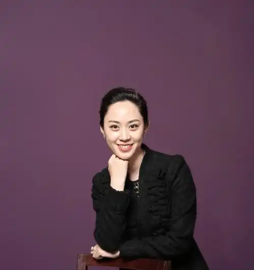 吴艳浙江80后女富豪,替夫从商四处打拼,谁说女子不如男