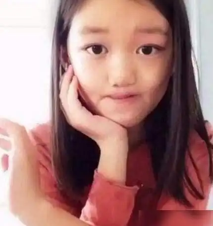 被女儿李嫣屏蔽朋友圈后,李亚鹏看到里面内容,哭笑不得