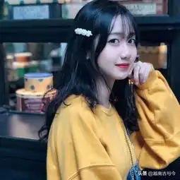 越南女生因证件照太漂亮成网红,拍照只擦一点口红,誉为素颜女神
