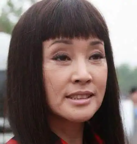 那些离开p图的女星吴昕眼袋重,杨幂皮肤松弛,刘嘉玲脸僵