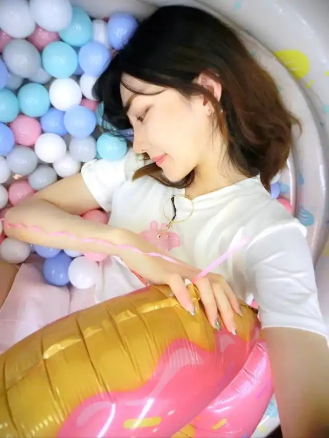 吃鸡上瘾少女枪给我三级头给我跳机场不要怂