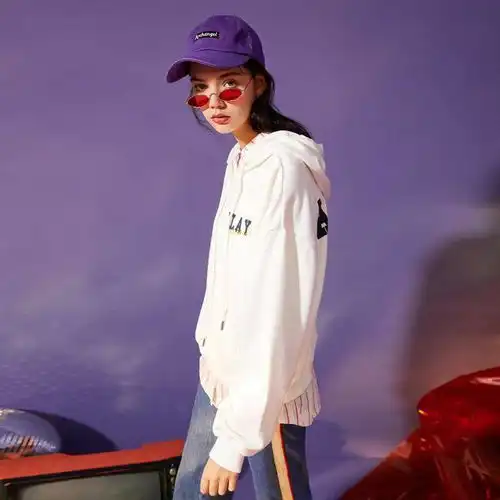 充满少女心的卫衣,随意搭出造型,潮味十足日常穿搭出街都合适