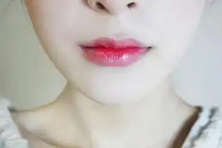 夏季涂完口红嘴唇就脱皮原因有3点,大多女生忽视了