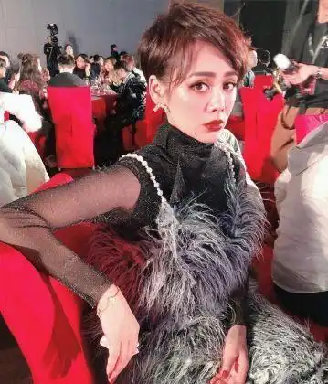 宁静晒户口本和身份证回应国籍问题,霸气举动被网友赞够豪横