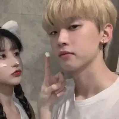 女孩子发自拍的时候应该怎么夸