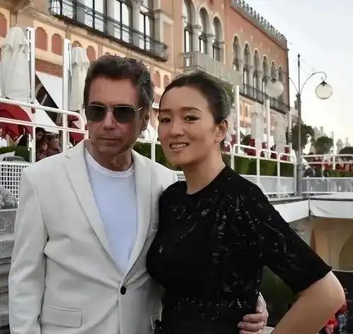 艺术节上,巩俐这一笑,我才发现她已走上了女演员的另一条大路