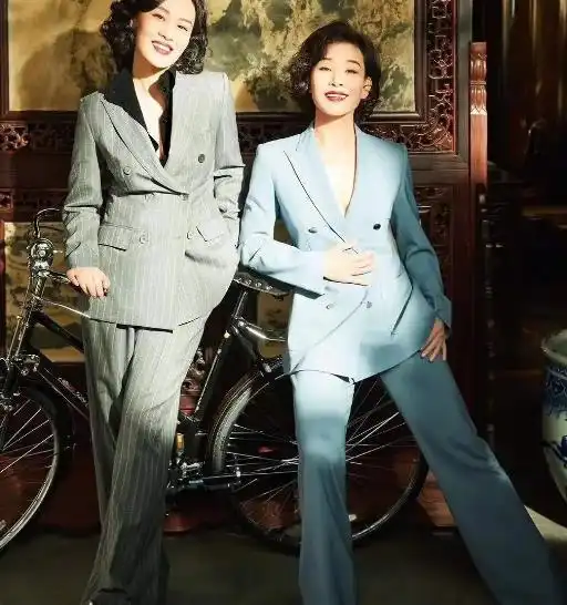 邬君梅和陈冲同登封面,气质状态十分惊艳引发网友惊叹