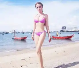 好好一个真人芭比美女,却被逼成了神婆