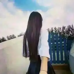 帮我找个情侣头像牵手一前一后的两张,谢谢