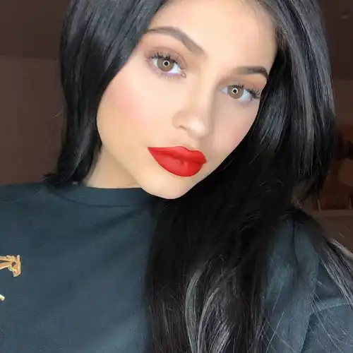 明星因为金小妹凯莉的一句话,让snapchat市值掉了13亿美金