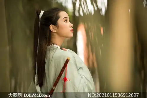 手拿着笛子的古风美女摄影原片素材