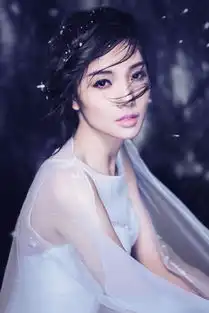 是温柔的白雪女王,还是冷艳的黑夜女神