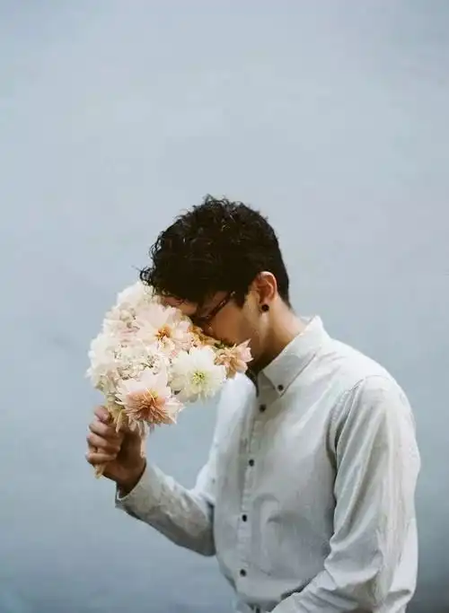 一语一个男人连自己的女人都包容不了,谈什么顶天立地