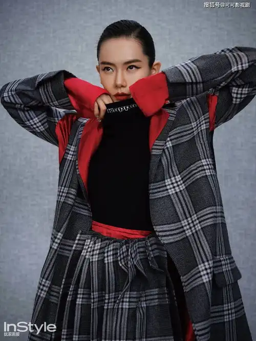 戚薇上演冷艳时髦,完美演绎女性的酷痞帅,真没男人什么事了