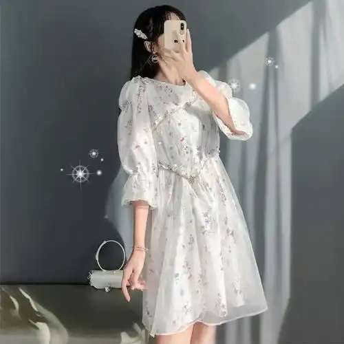 夏季元气满满仙女裙,花色系的色调,凸显女性是时尚魅力