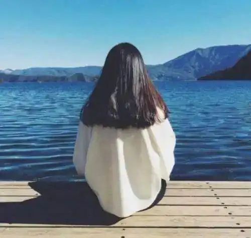 一个高贵的女人,一定是喜欢独处的