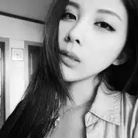 红衣女子唯美背影图片大全微信头像图片大全
