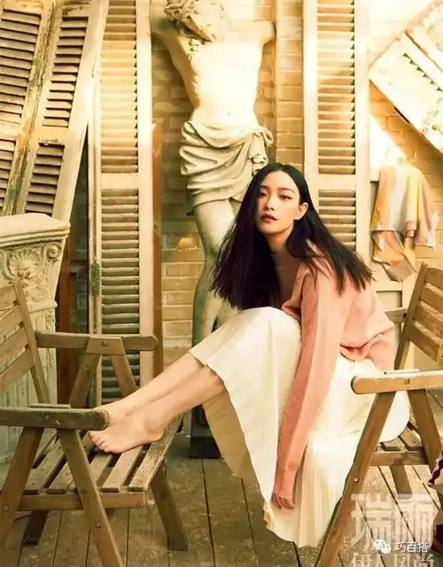 倪妮的高级感是不分场合的吧不论大片还是私服,每套造型都很美