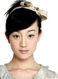 17位女星巧绑发带变发型