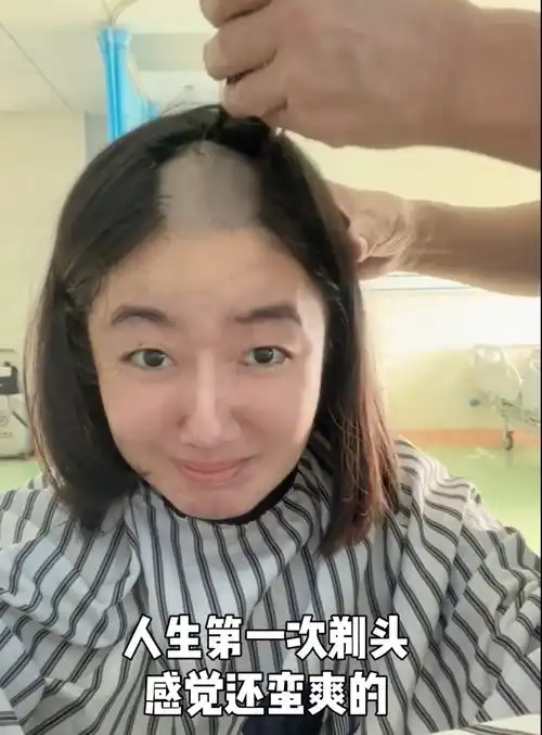 热搜点读机女孩高君雨状态突然变差,已紧急转进icu曾自曝患罕见脑瘤,录下剃发视频