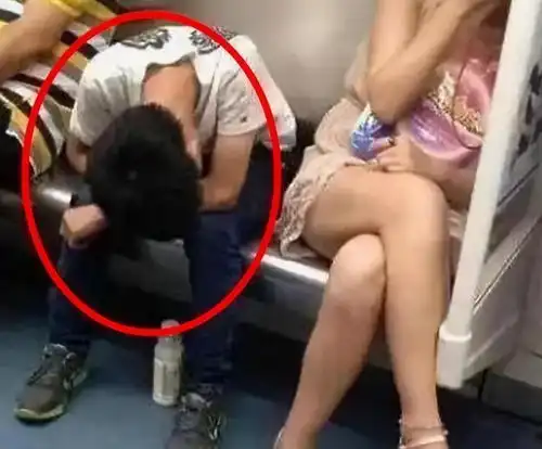 大哥你这个装睡的方法不行我试过了也挨揍了