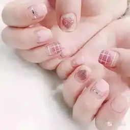 少女心炸裂夏天就是缺一款甜甜的嫩粉色美甲