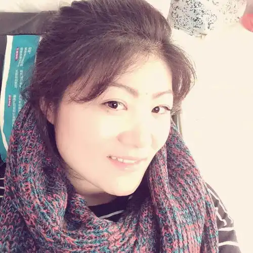 四十五岁大妈满脸胶原蛋白,斑点皱纹留不住,只因她掌握这些方法