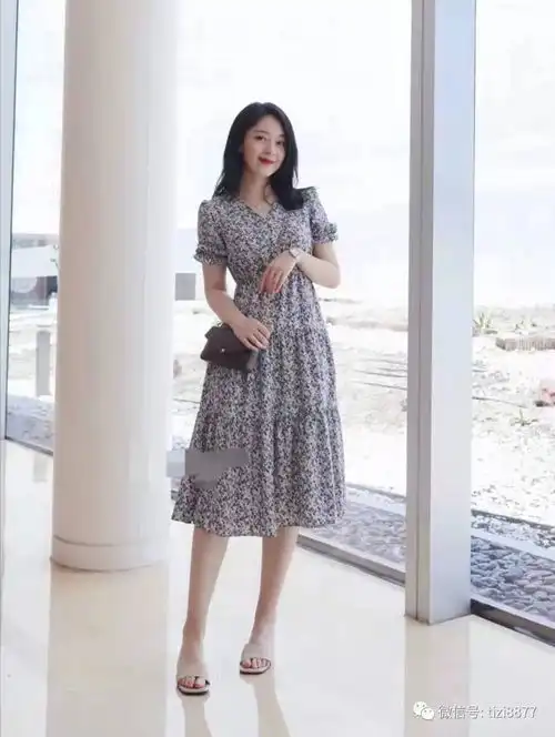 夏天穿什么颜色的连衣裙显瘦
