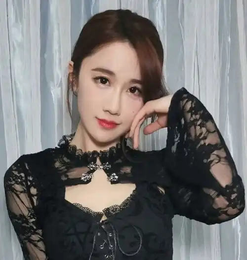 轩子巨2兔cos女护士,当她站起来后,直播间差点被永封