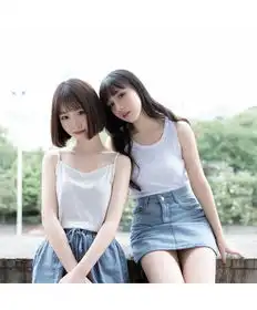 刘海卷发女孩与短发女孩姐妹花甜美阳光写真高清美女美女图片