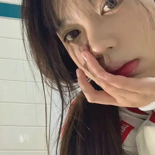 有哪些当搞笑女必备的自拍文案