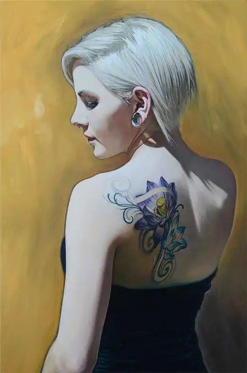西班牙艺术家穆尼奥斯纹身的女生人像插画艺术作品