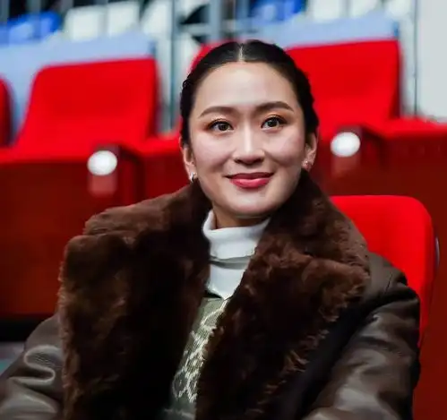 泰国美女总理有风格被举报后,穿珍珠鞋配高定服装,又美又飒